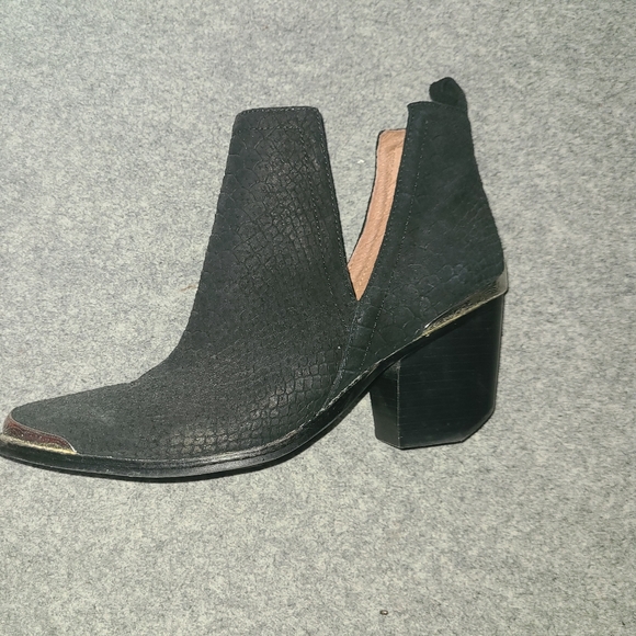 IBIZA Booties - Picture 2 of 4